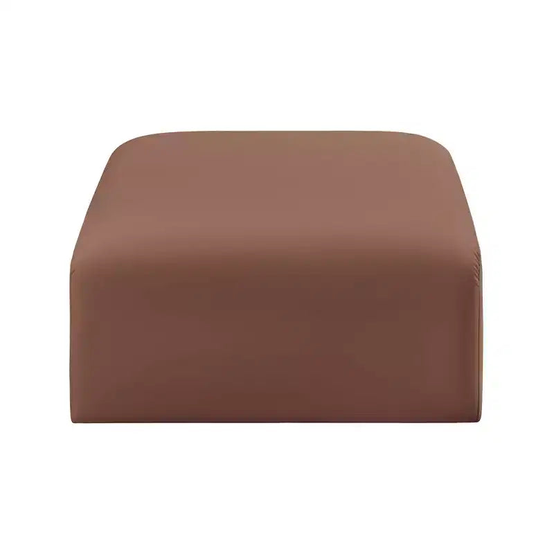 Pouf Arc in pelle vegana con trapuntatura a canale profondo e struttura in legno di eucalipto, nero