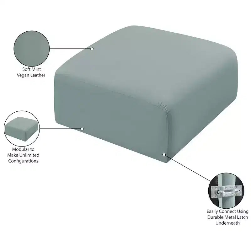 Pouf Arc in pelle vegana con trapuntatura a canale profondo e struttura in legno di eucalipto, nero