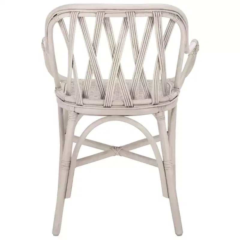 Poltrona in Rattan con Schienale Curvo e Finitura Decapata, Nessun Montaggio Richiesto
