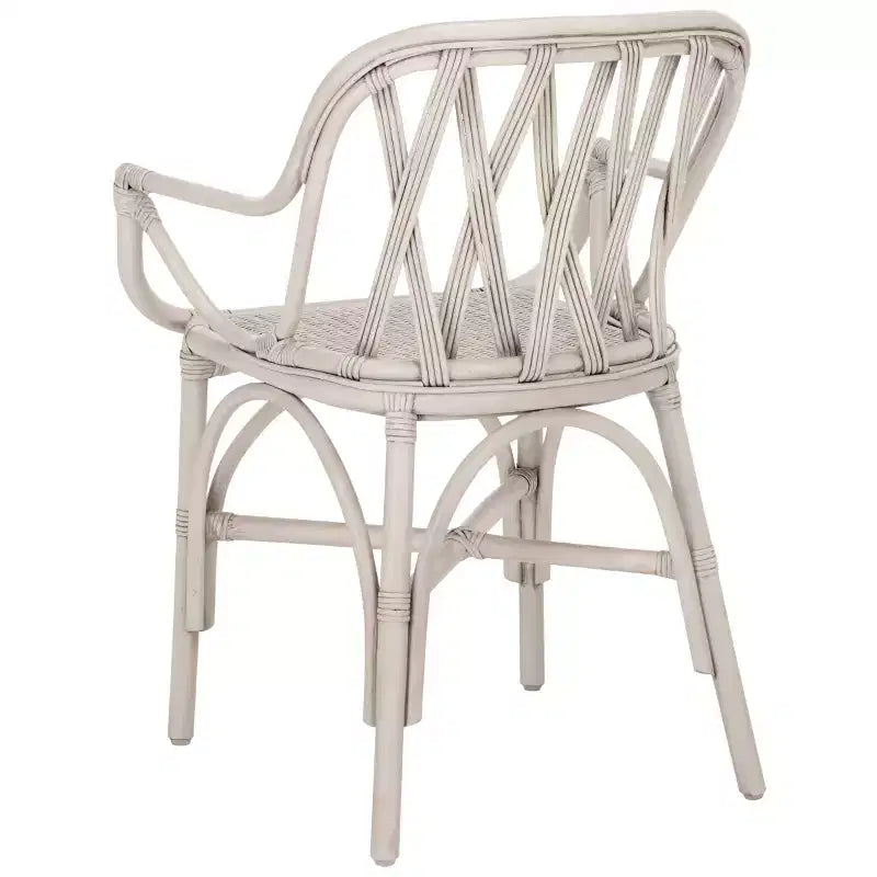 Poltrona in Rattan con Schienale Curvo e Finitura Decapata, Nessun Montaggio Richiesto