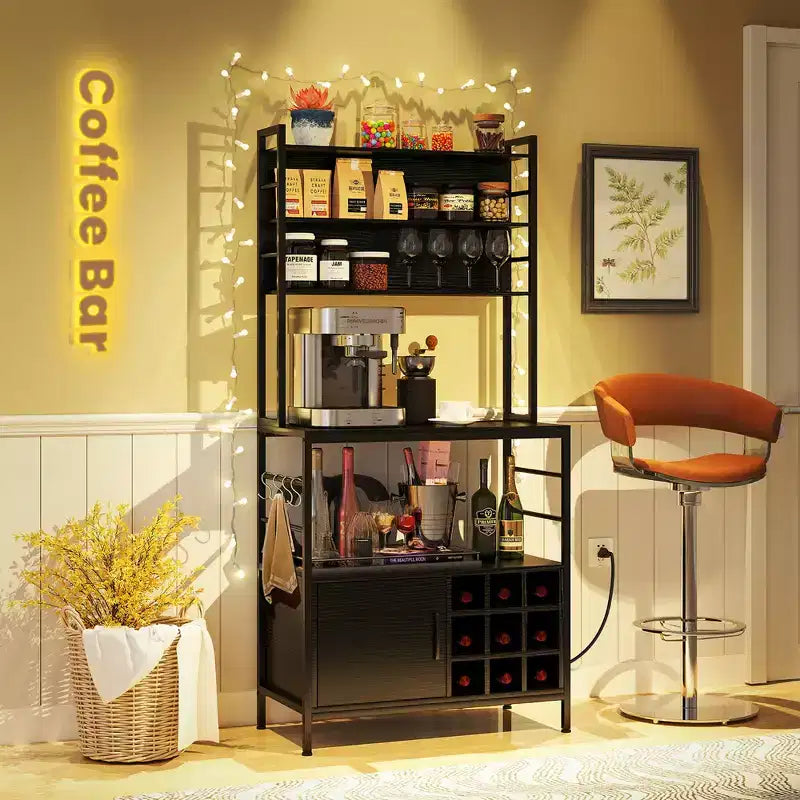 Scaffale da Cucina da 67 Pollici con Presa Elettrica, Mobile Bar per Caffè e Ganci a S, Marrone Rustico