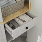 Mobile angolare alto 172 cm, in stile rustico, da appoggio. Presenta 1 anta, 1 cassetto e ripiani regolabili. Colore: Bianco.